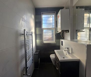 3 bedroom flat to rent - Photo 6