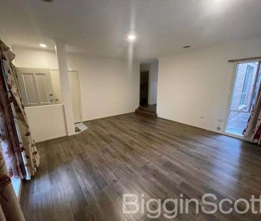 Three Bedroom Townhouse in Premium Position - Photo 2