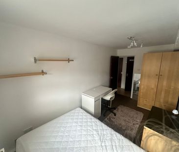 Room in a Shared House, Copperfield Grove, LS9 - Photo 2