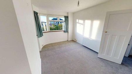 Fulwell Avenue, Clayhall, IG5 - Photo 4