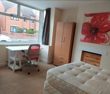 1 bedroom in a house share to rent - Photo 3