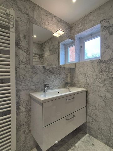 Ruime gezinswoning met zonnige tuin op een uitstekende locatie - Foto 2