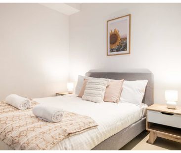 Large 2 Bedroom Apartment with Fantastic View! - Photo 6