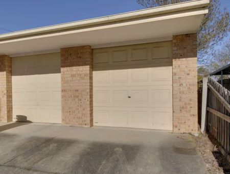 Inviting two-bedroom unit located in the heart of town! - Photo 3