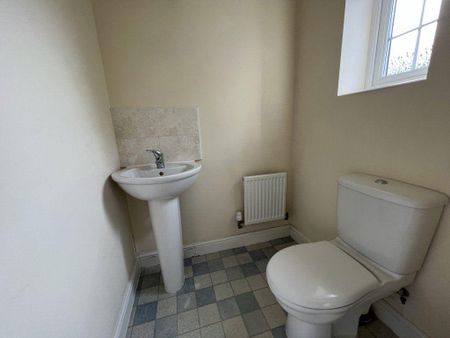 3 bedroom semi-detached house to rent - Photo 2