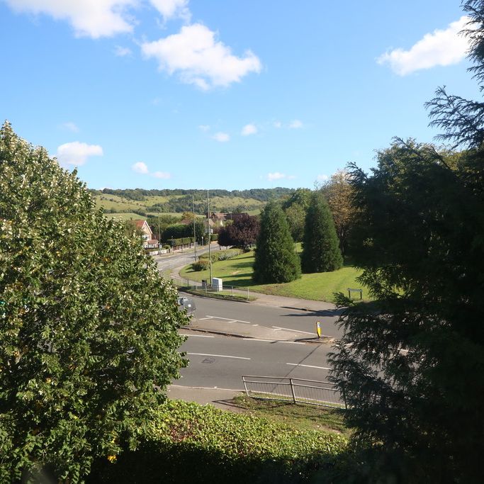 Hill View, Dorking, RH4 - Photo 1