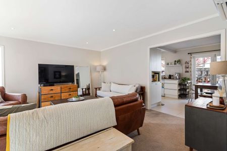 2-BEDROOM IN MACLEANS COLLEGE ZONE - Photo 5