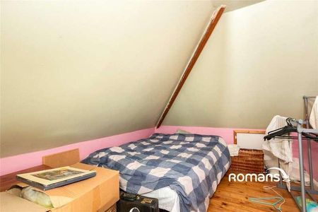 Elles Close, Farnborough, GU14 - Photo 5