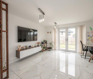 4 bedroom detached house to rent - Photo 2