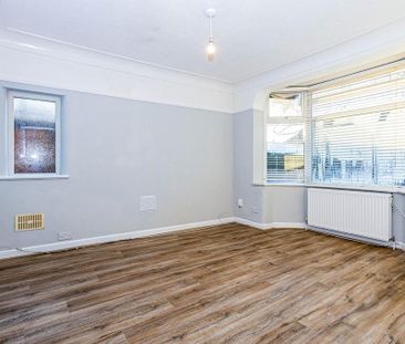 3 bedroom detached bungalow to rent - Photo 2