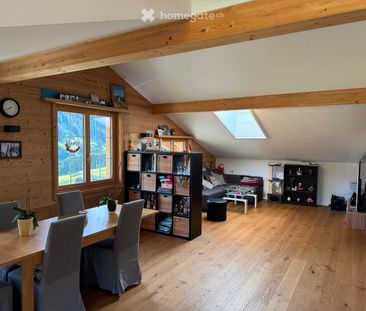 Charmante 2.5-Zimmer-Dachwohnung mit Bergpanorama in Klosters - Photo 2