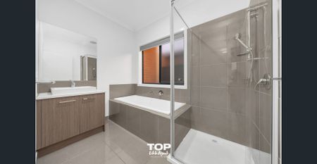 Beautiful Four-Bedroom Family Home in the Heart of Clyde!! - Photo 4