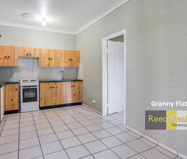 One-Bedroom Granny Flat *Water + Lawns Inclusive* - Photo 5