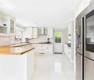 4 bedroom detached house to rent - Photo 4