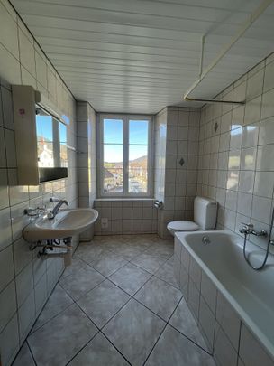 Sonvilier, beautiful 3.5 room apartment on the 2nd floor with modern kitchen - Photo 1