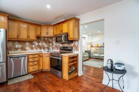 For Lease - 5563 Lockengate Court, Mississauga, Ontario - Photo 4