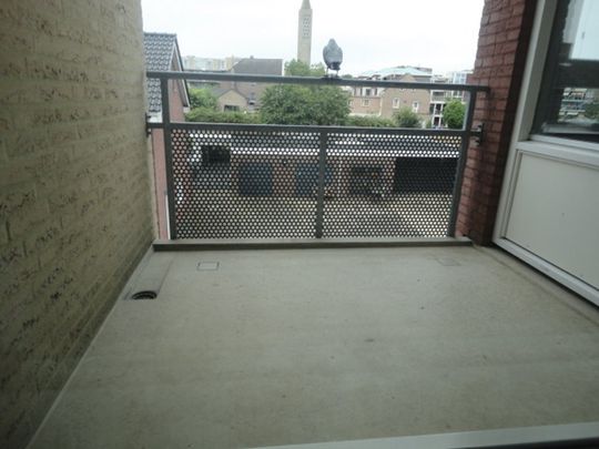 Goed onderhouden gerenoveerd appartement met 2 slaapkamers, badkamer en een garage in het centrum van Brunssum. op slechts 2,5 kilometer van J.F.C.H.Q. NATO Brunssum. - Photo 1