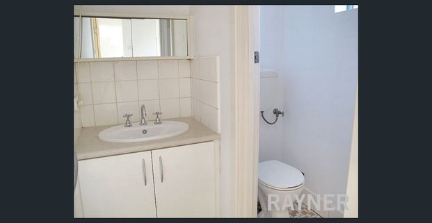Spacious One Bedroom Apartment - Photo 1
