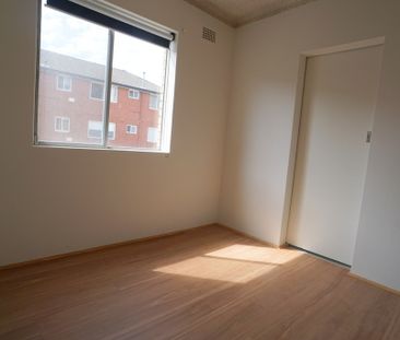 Renovated 1 Bedroom Unit - Photo 5