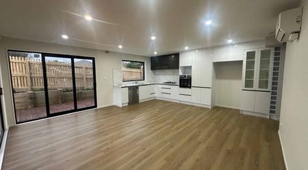 Home In Blockhouse BAy - Photo 3