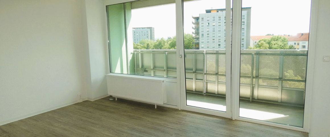 City-Feeling pur – stilvolle modernisierte 2-Raum-Wohnung mit Aussicht! - Foto 1
