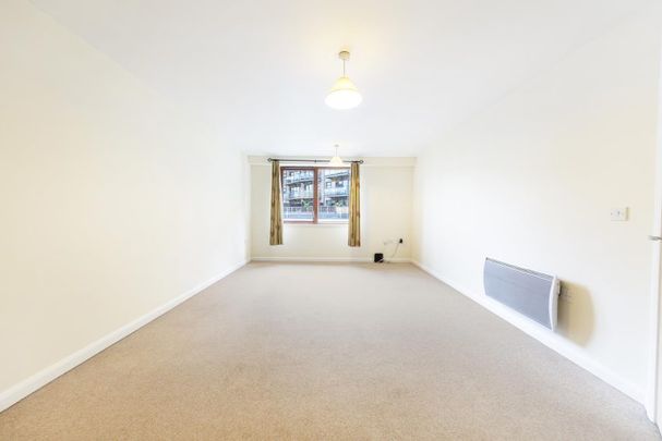 1 Bed Flat - Photo 1