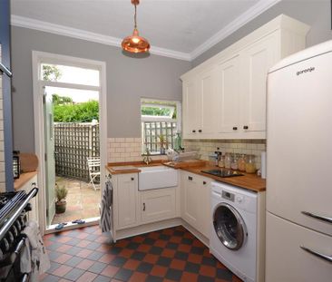 2 bedroom end of terrace house to rent - Photo 6