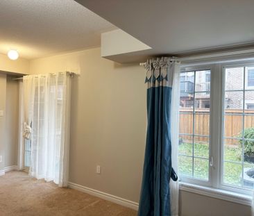 For Lease - 138 Farooq Boulevard, Vaughan, Ontario - Photo 3