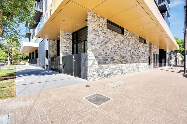 Loft Style Apartment - Fully Furnished! - Photo 1