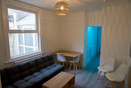 6 Bed Semi-Detached House, Fishponds Road, BS16 - Photo 5