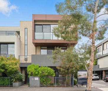 Executive Living By The Beach - Photo 1