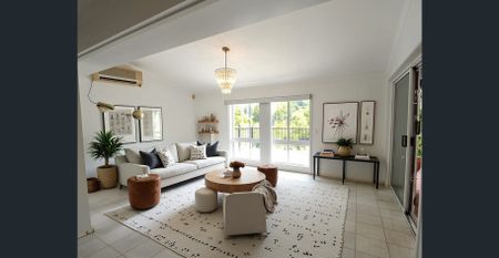 FAMILY HOME - SPACIOUS LIVING - POOL - Photo 2