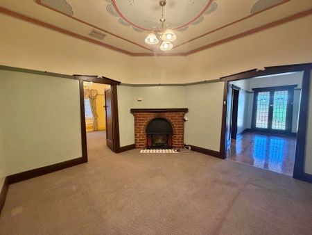 C21 Central West 6862 1265 - Photo 2