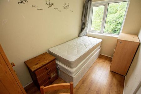 4 bedroom apartment to rent - Photo 5