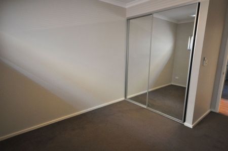 STUNNING 4x2 - Ideal Family Home - Ample Room - Photo 3