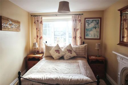 3 bedroom end of terrace house to rent - Photo 2