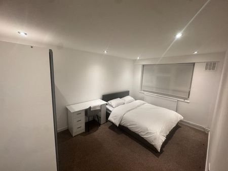 3 Bed Flat, St. John's Court, N4 - Photo 5