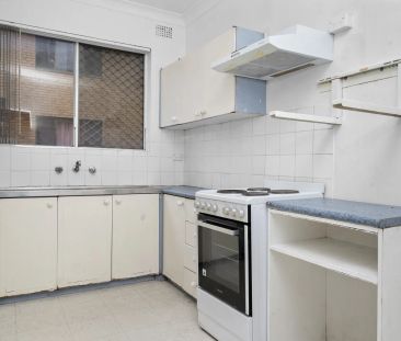 Well-Presented Two-Bedroom Apartment with Double Lock-Up Garage - Photo 2