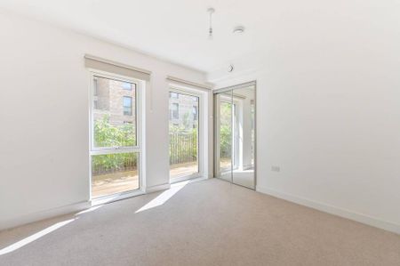 3 bedroom flat to rent - Photo 4