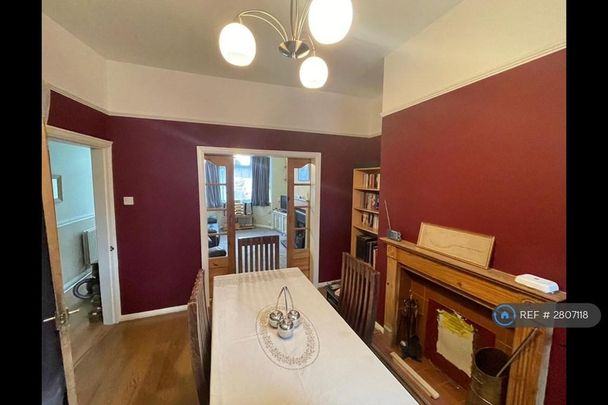 1 bedroom in a house share to rent - Photo 1