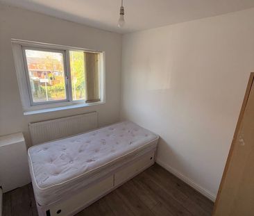 3 Bed Flat, Langworthy Road, M6 - Photo 1