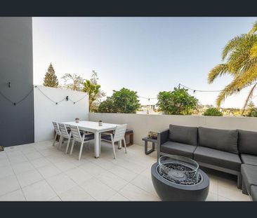 205/16-18 Seventh Avenue, Palm Beach, Qld 4221 - Photo 2