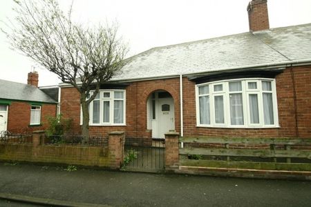 4 Bed - **bills And Cleaning Included** - Grosvenor Street, Sunderland - Photo 2