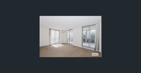 Luxurious Three Bedroom Apartment In In Prime Location - Photo 2