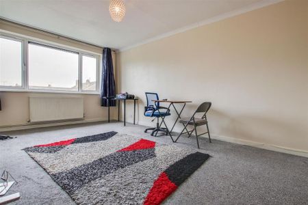 2 bedroom maisonette to rent - Photo 3