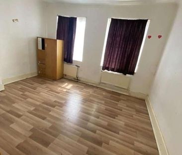 Mitcham Road, London, E6 - Photo 6