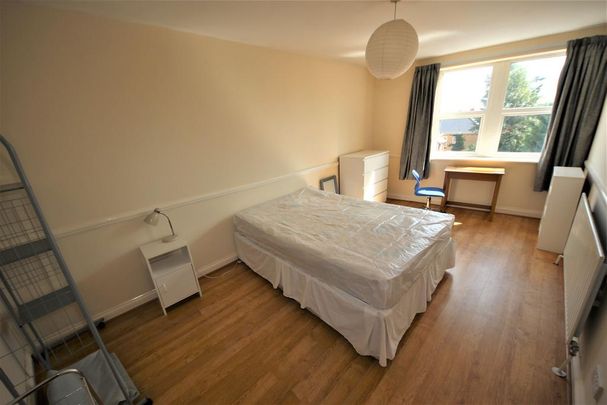 3 bedroom flat to rent - Photo 1