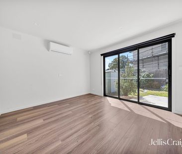 Fully Renovated Five Bedroom Family Home in Prime Glen Waverley Loc... - Photo 3