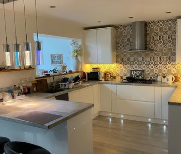 1 Bed Semi-Detached House, Warren Crescent, SO16 - Photo 4