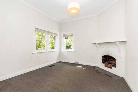 Beautiful Home In Glen Iris - Photo 4